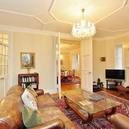Ramsay Garden - Spacious 3-Bedroom Apartment Next To Edinburgh Castle Exterior photo