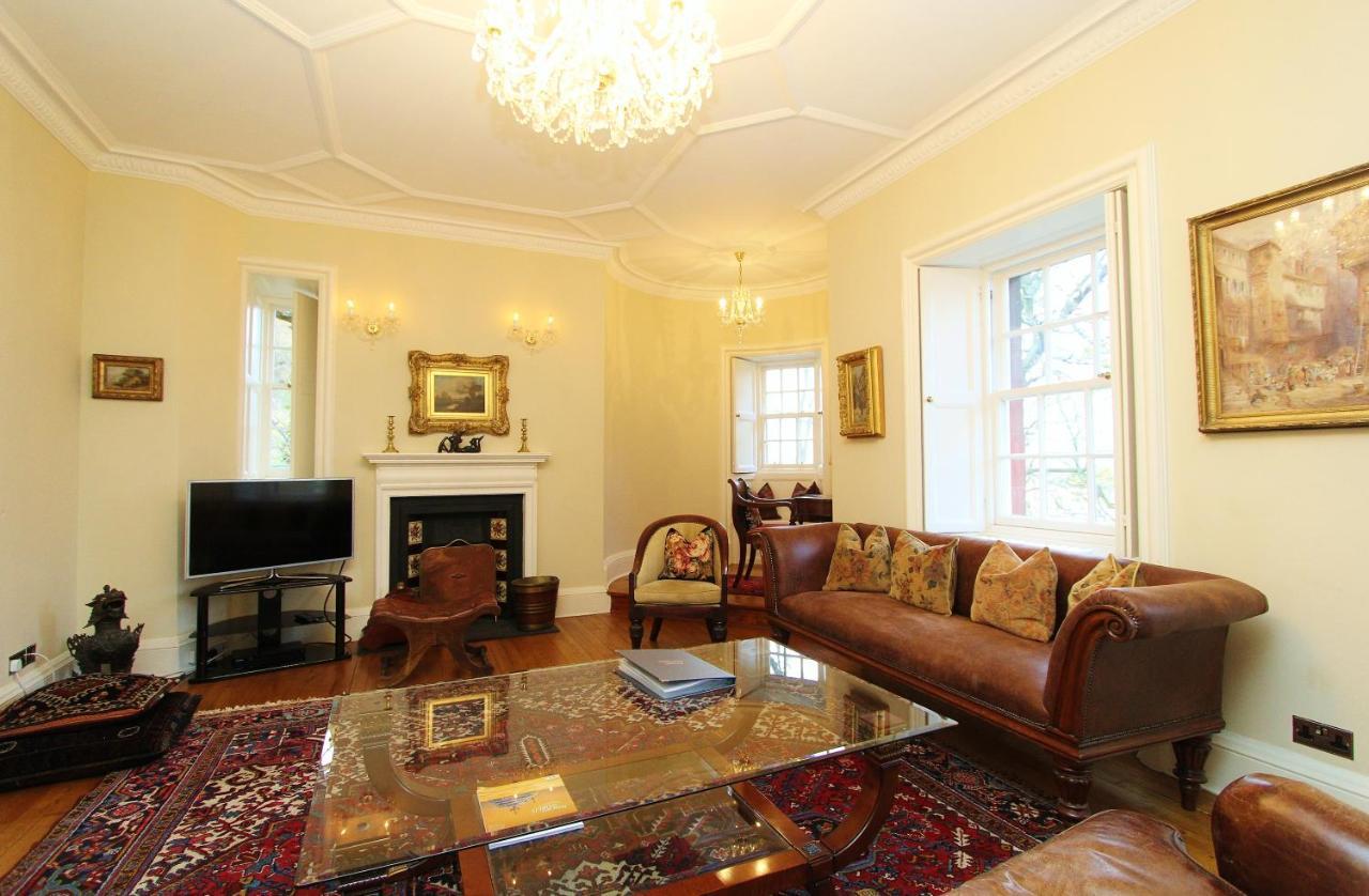 Ramsay Garden - Spacious 3-Bedroom Apartment Next To Edinburgh Castle Exterior photo