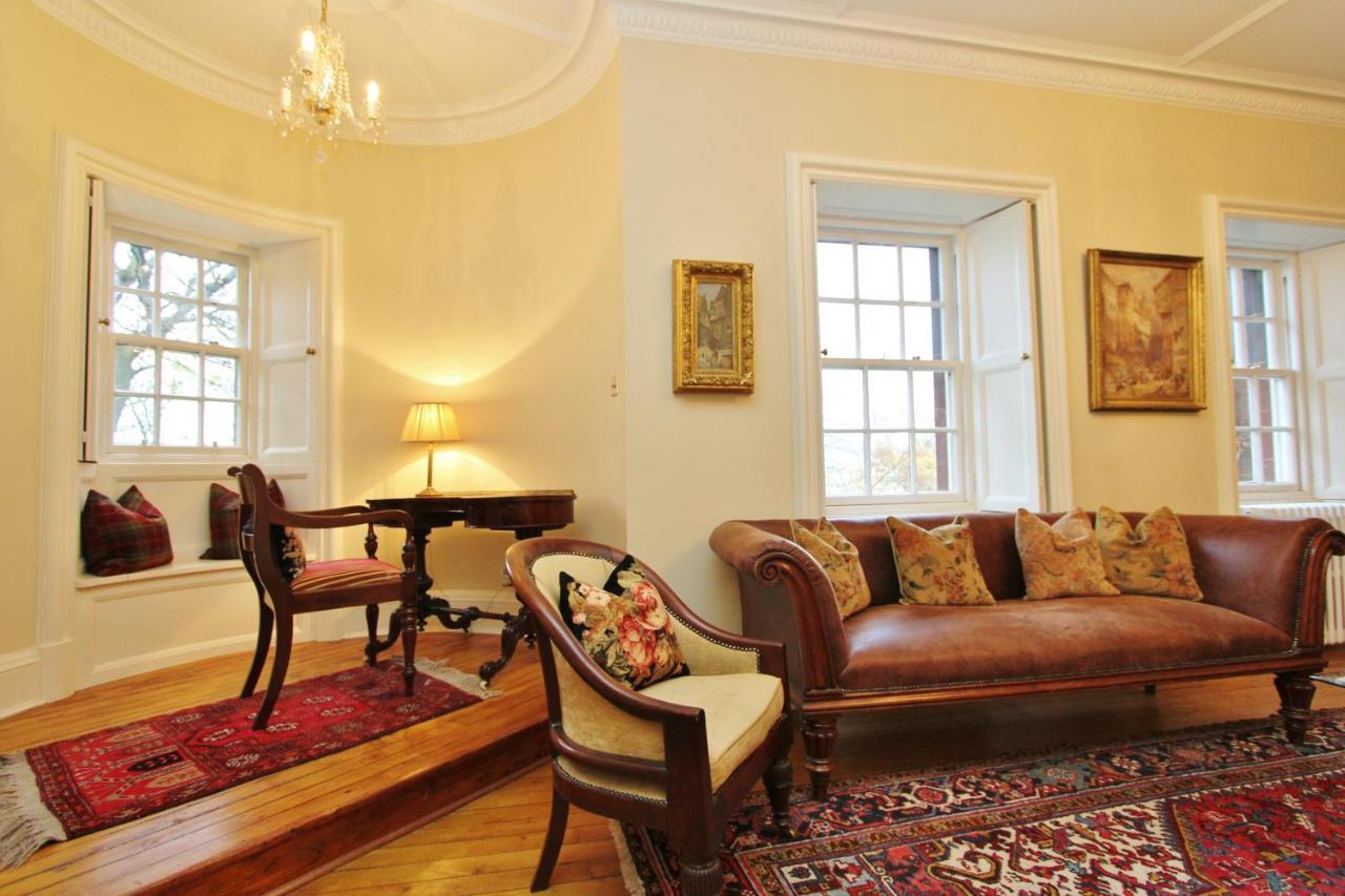 Ramsay Garden - Spacious 3-Bedroom Apartment Next To Edinburgh Castle Exterior photo