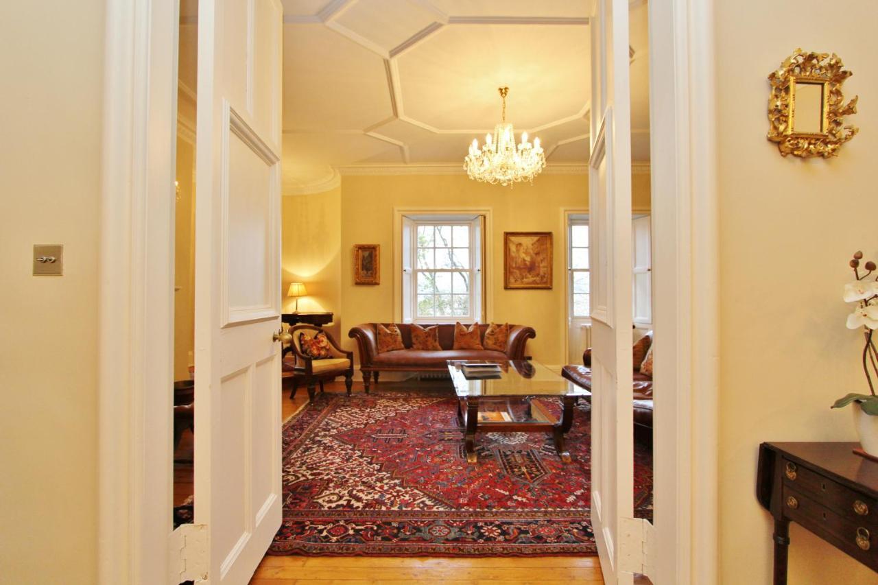 Ramsay Garden - Spacious 3-Bedroom Apartment Next To Edinburgh Castle Exterior photo