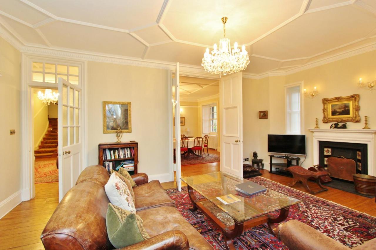 Ramsay Garden - Spacious 3-Bedroom Apartment Next To Edinburgh Castle Exterior photo