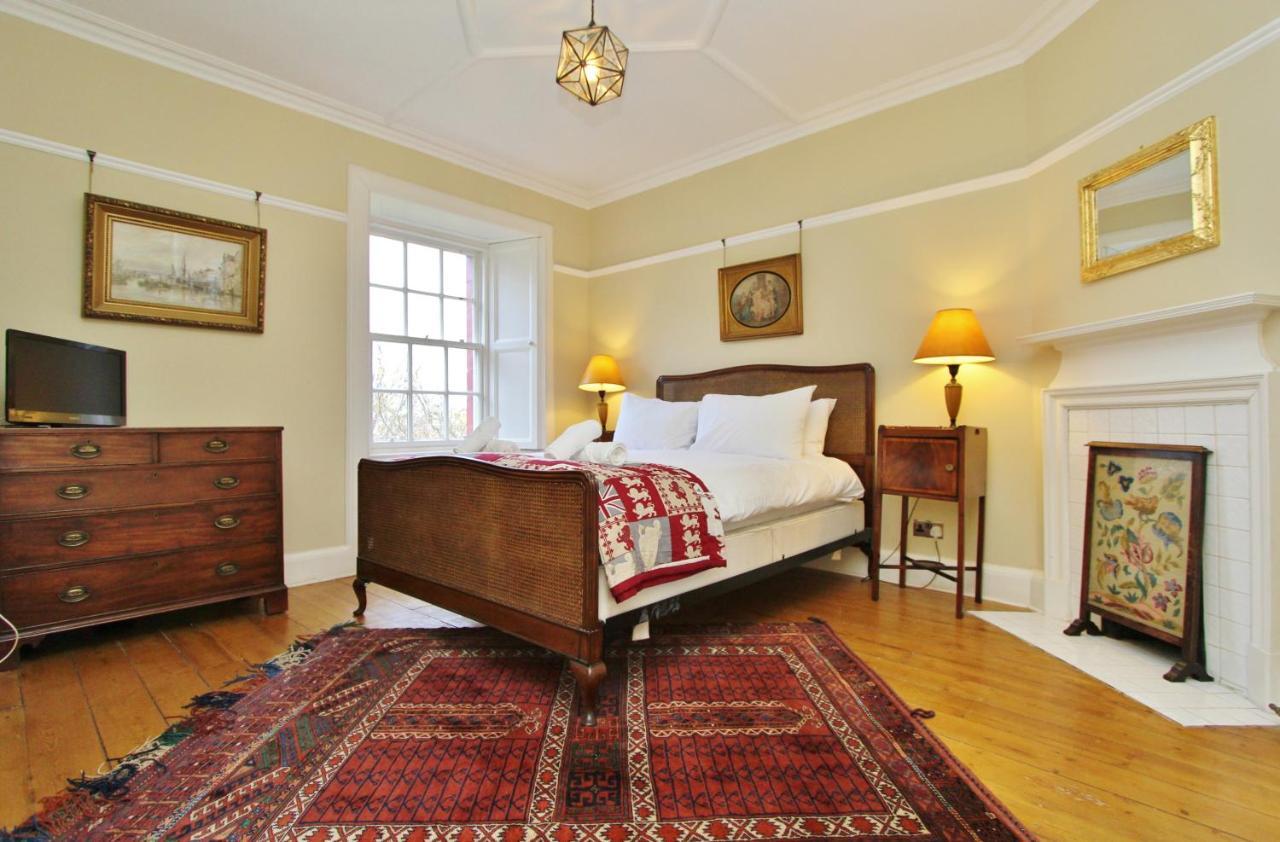Ramsay Garden - Spacious 3-Bedroom Apartment Next To Edinburgh Castle Exterior photo