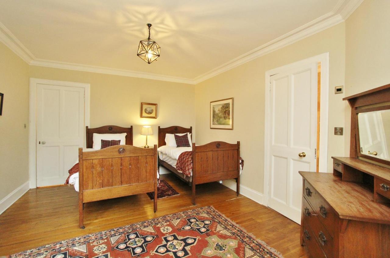 Ramsay Garden - Spacious 3-Bedroom Apartment Next To Edinburgh Castle Exterior photo