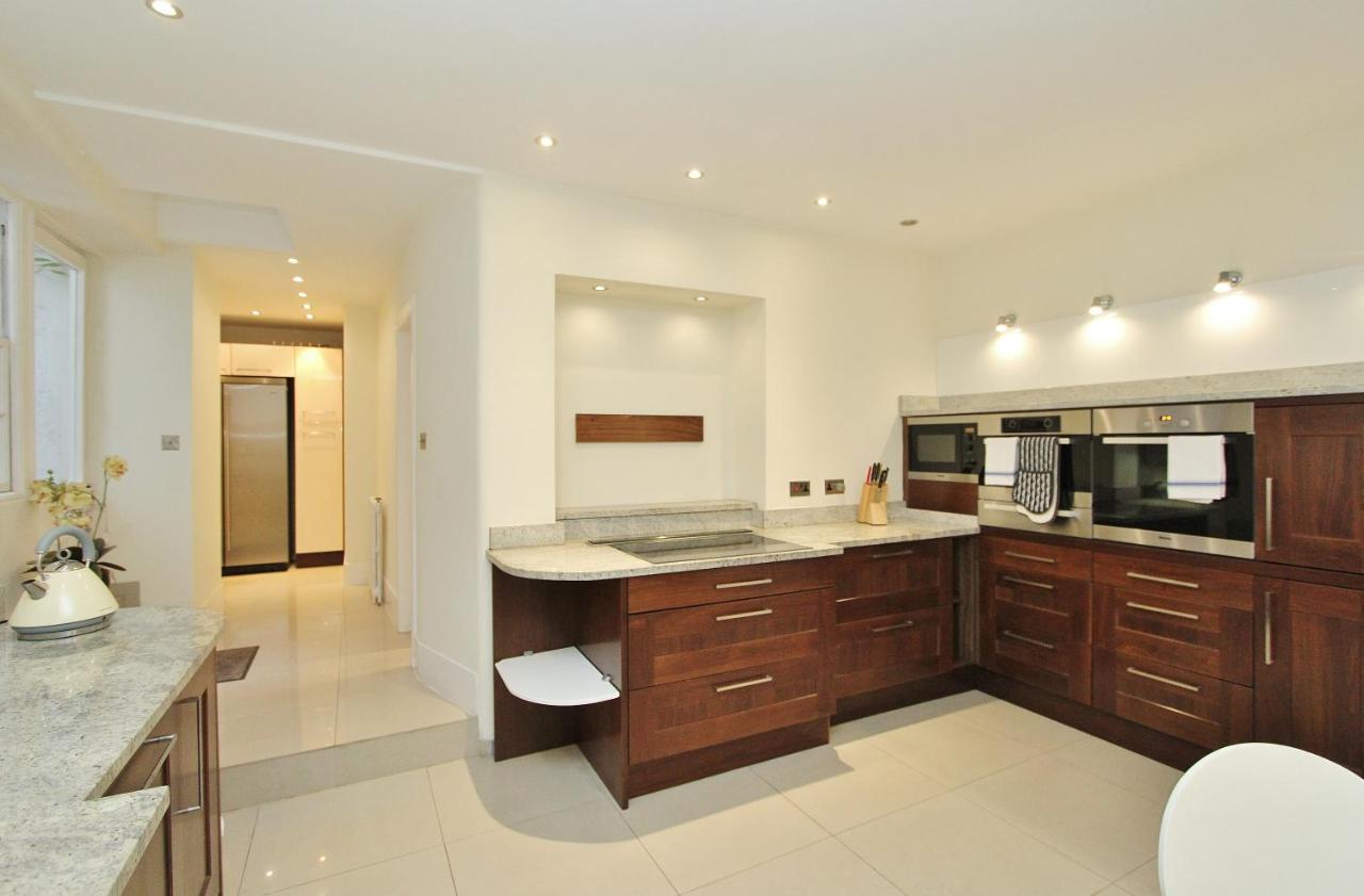 Ramsay Garden - Spacious 3-Bedroom Apartment Next To Edinburgh Castle Exterior photo