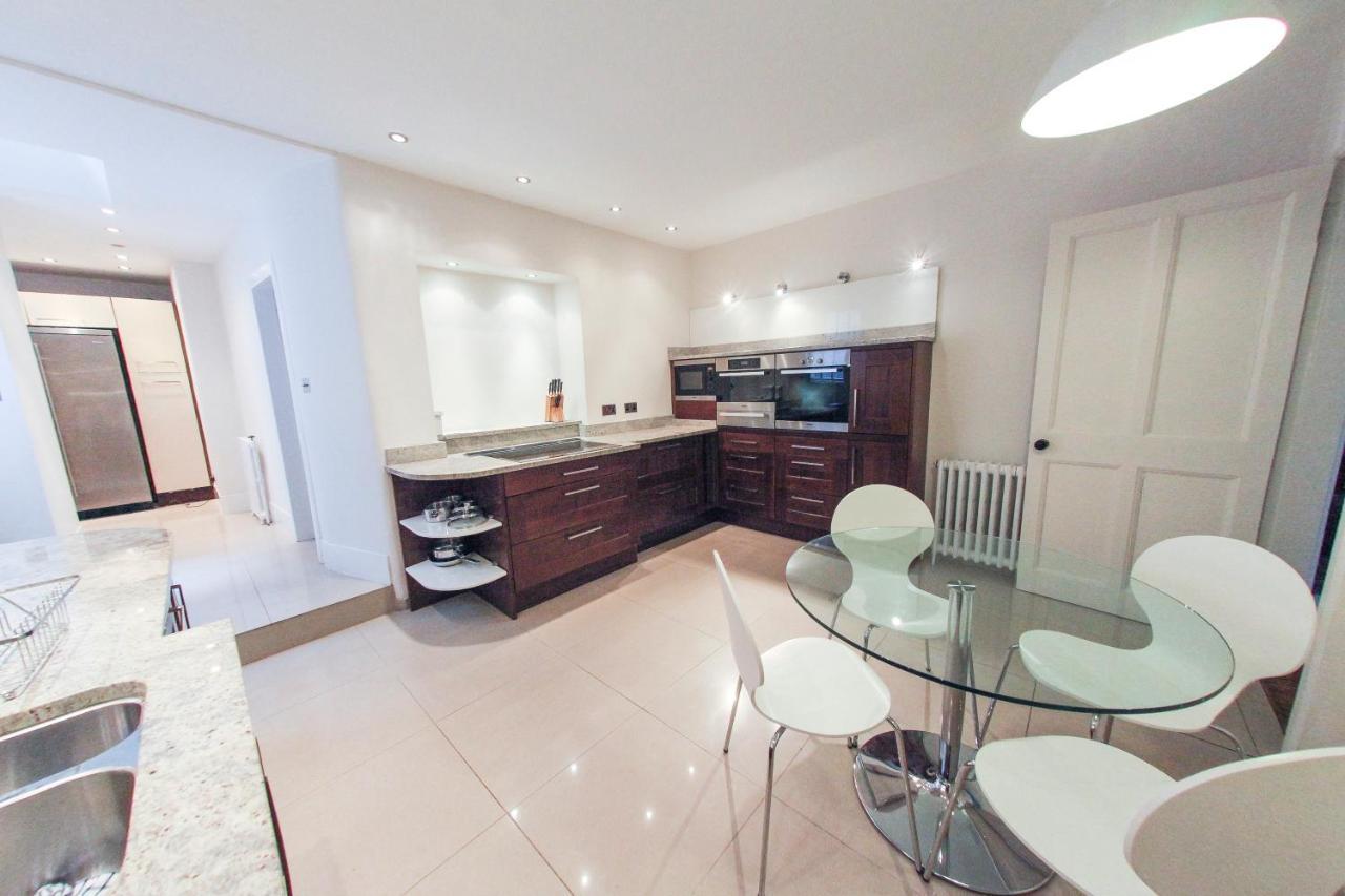 Ramsay Garden - Spacious 3-Bedroom Apartment Next To Edinburgh Castle Exterior photo