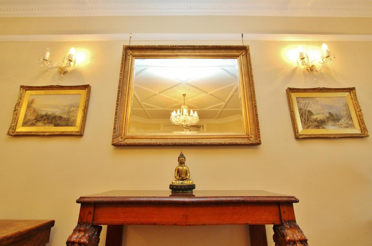 Ramsay Garden - Spacious 3-Bedroom Apartment Next To Edinburgh Castle Exterior photo